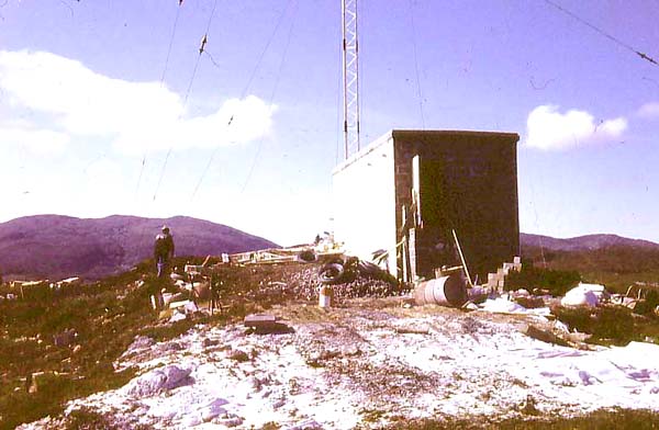 decca_hebridean_barra_mast_7_coil_house.jpg