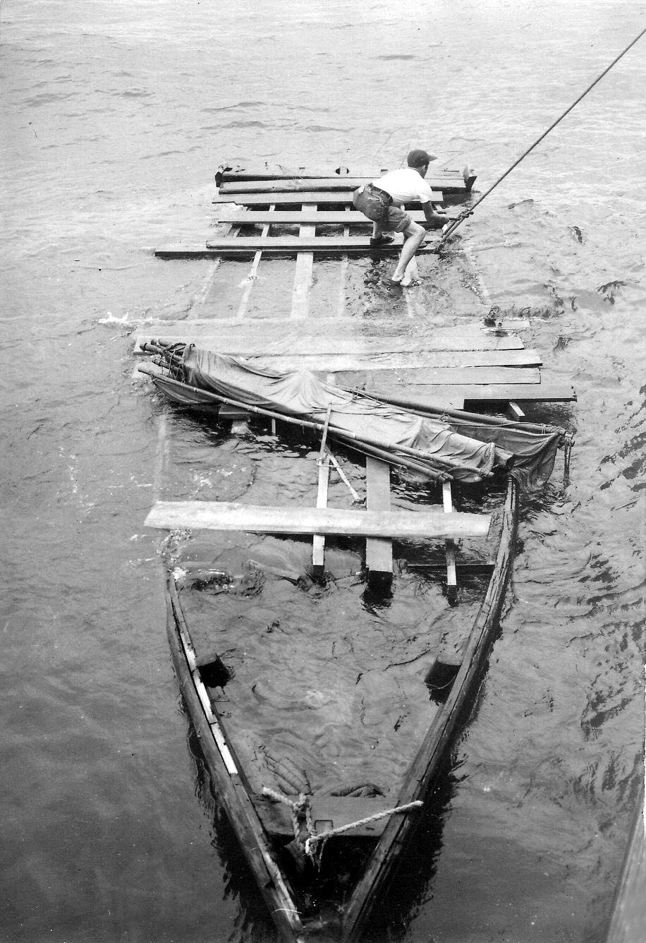 213_sampan_sunk_by_small_boat_action_1952.jpg