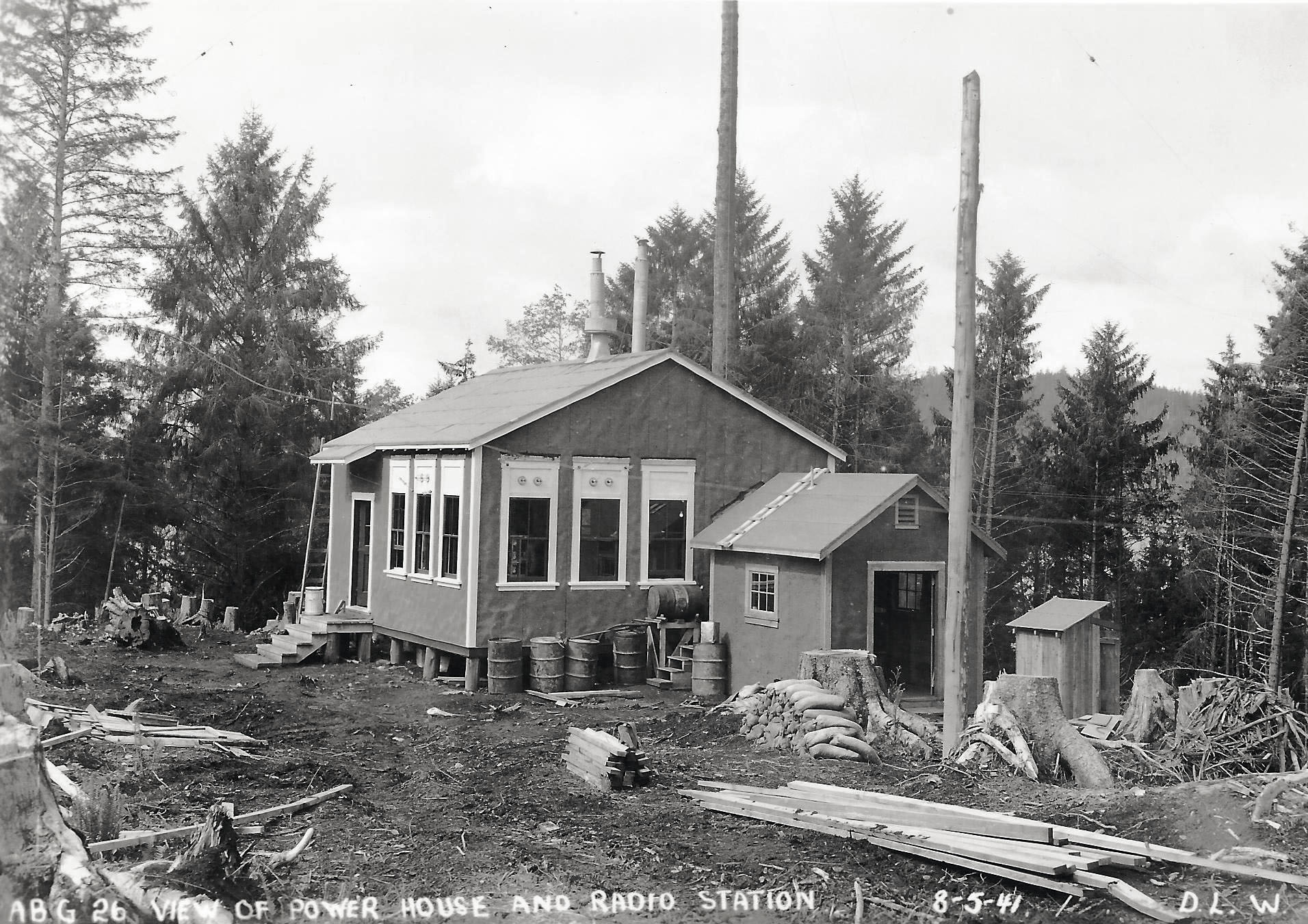 /at3_trio_02_hut.jpg